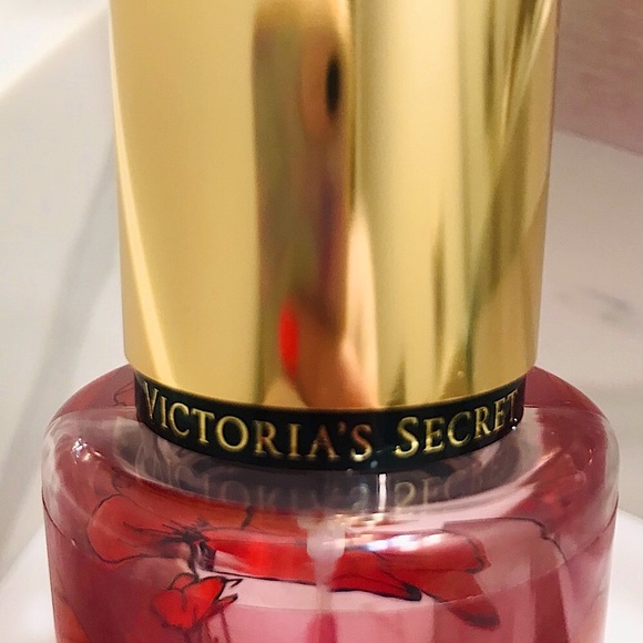 🆕🔥VICTORIA SECRET SPRAY MIST(SPRING POPPIES)SMELLS SUPER GOOD!FULL SIZE&NWT!! - Picture 7 of 10